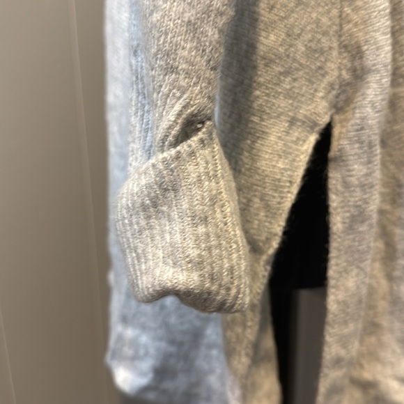 Artisan NY Women’s Small Turtleneck Long Sleeve Sweater Knit Sharkbite Hem - Picture 4 of 7